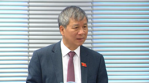 ĐBQH Nguyễn Anh Trí trả lời báo chí bên hành lang Quốc hội