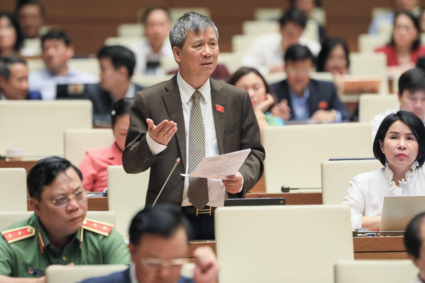 ĐBQH Nguyễn Anh Trí thảo luận tại Quốc hội sáng 24-5