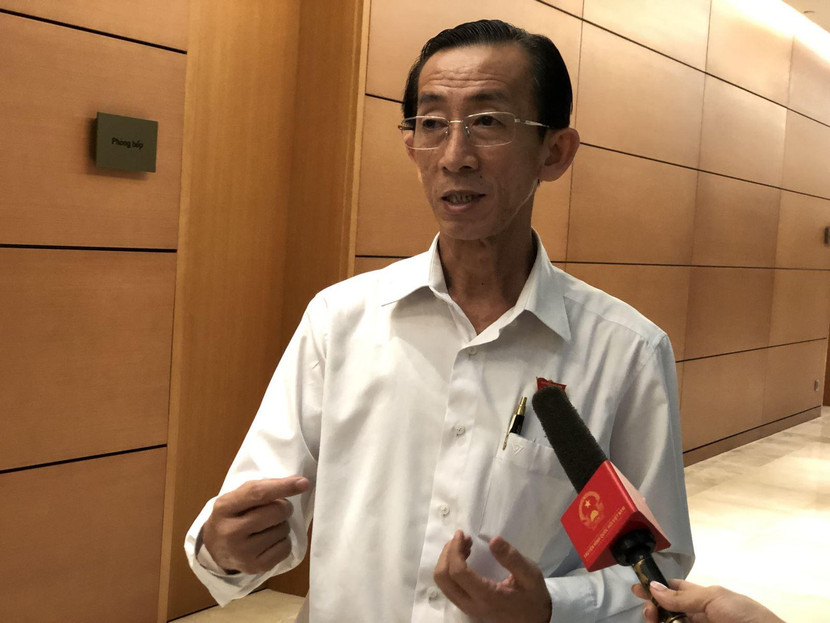 ĐBQH Trần Hoàng Ngân bên hành lang Quốc hội