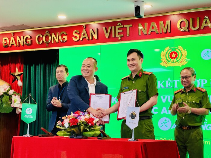 Đại diện Trung tâm RAR và Nhà thuốc An Khang ký kết hợp tác Đại diện Trung tâm RAR và Nhà thuốc An Khang ký kết hợp tác
