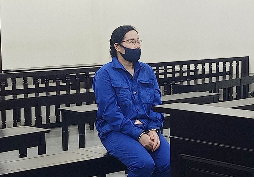 Ngô Hoàng Lan bị đưa ra xét xử tại phiên tòa.