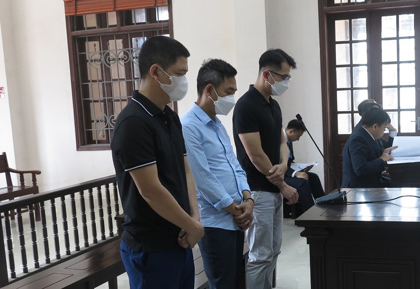 Các bị cáo trong vụ án bị đưa ra xét xử phúc thẩm. Các bị cáo trong vụ án bị đưa ra xét xử phúc thẩm.