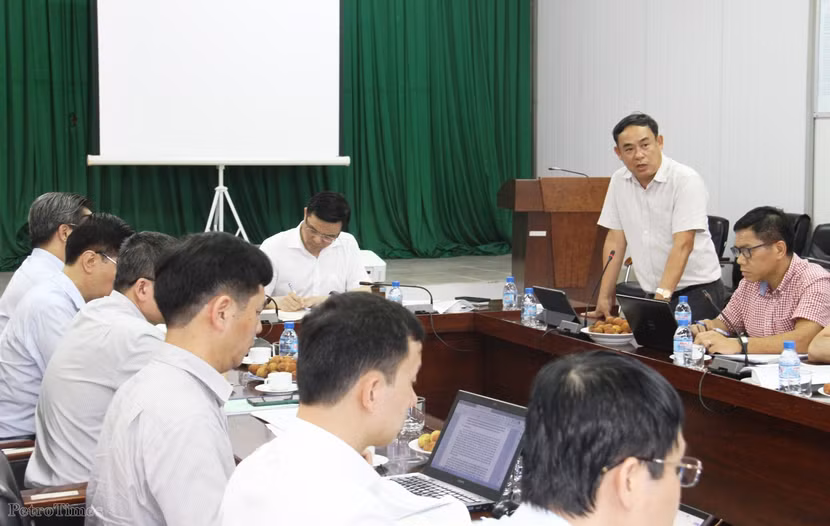 Ông Hồ Xuân Hiền – Trưởng Ban QLDA Long Phú 1 báo cáo về dự án