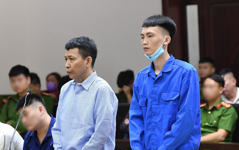 Hai bị cáo trong vụ án tại phiên tòa phúc thẩm.