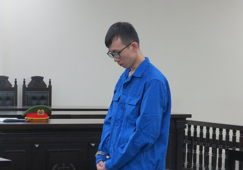 Đặng Việt Hùng bị đưa ra tòa xét xử. Đặng Việt Hùng bị đưa ra tòa xét xử.