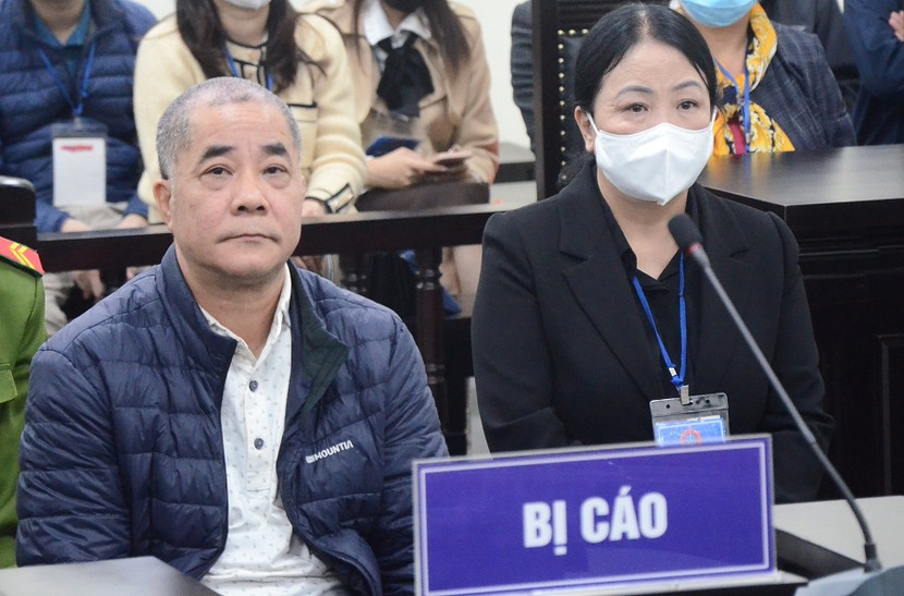 Vợ chồng Lương Thế Hiển tại phiên tòa.