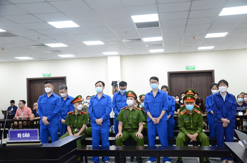 Các bị cáo trong vụ án bị đưa ra xét xử tại phiên tòa. Các bị cáo trong vụ án bị đưa ra xét xử tại phiên tòa.