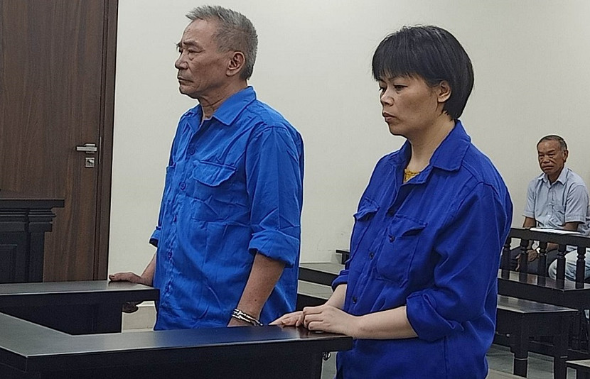 Cặp đôi lừa đảo xuất khẩu lao động bị đưa ra xét xử tại phiên tòa. Cặp đôi lừa đảo xuất khẩu lao động bị đưa ra xét xử tại phiên tòa.