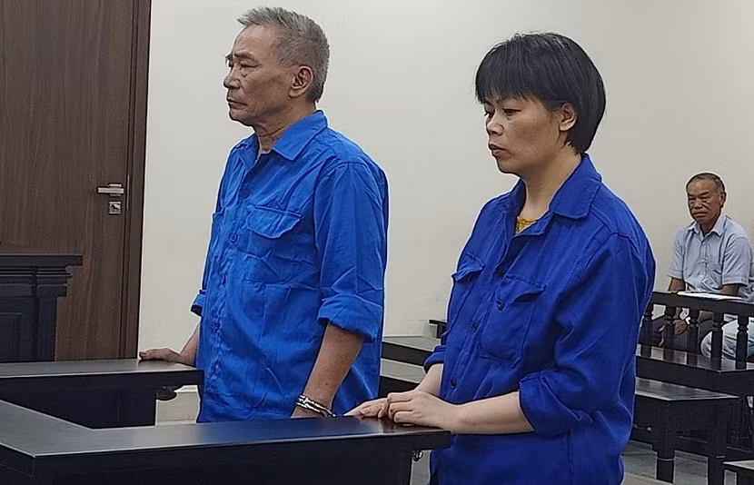 Cặp đôi lừa đảo xuất khẩu lao động bị đưa ra xét xử tại phiên tòa.