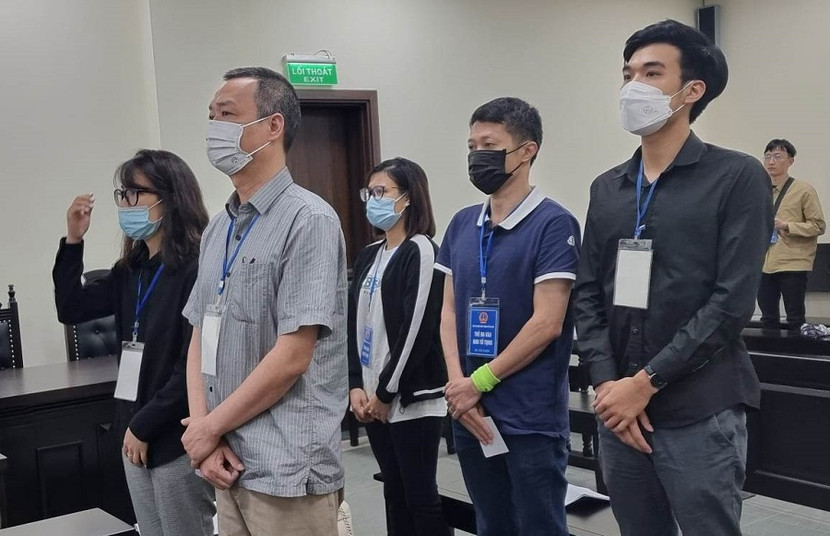 Các bị cáo trong vụ án bị đưa ra xét xử tại phiên tòa.