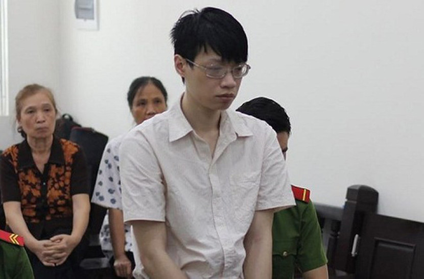 Nguyễn Anh Tú tại phiên tòa bị tuyên án tử hình Nguyễn Anh Tú tại phiên tòa bị tuyên án tử hình