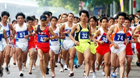 Giải chạy Báo Hà Nội mới thu hút đông đảo VĐV tham dự