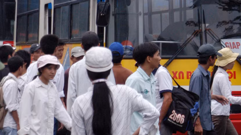 Các thí sinh ngoại tỉnh đổ về Hà Nội chuẩn bị kỳ thi ĐH, CĐ