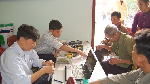 Chi trả tiền bồi thường cho các hộ dân ở dự án đường Lê Văn Lương