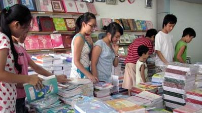 Giấy vở học sinh cũng nằm trong danh sách hàng bình ổn giá ( Ảnh minh họa )