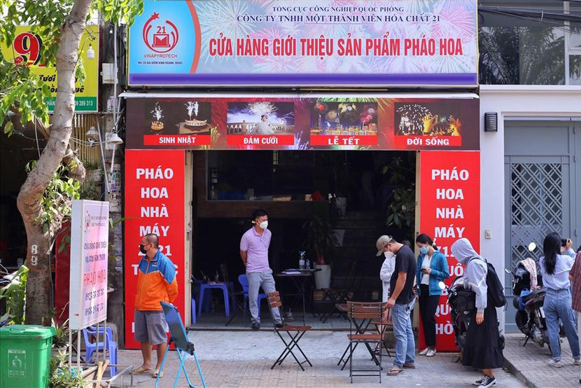 Người dân nên tìm đến các đại lý cung cấp có ủy quyền để mua pháo hợp pháp