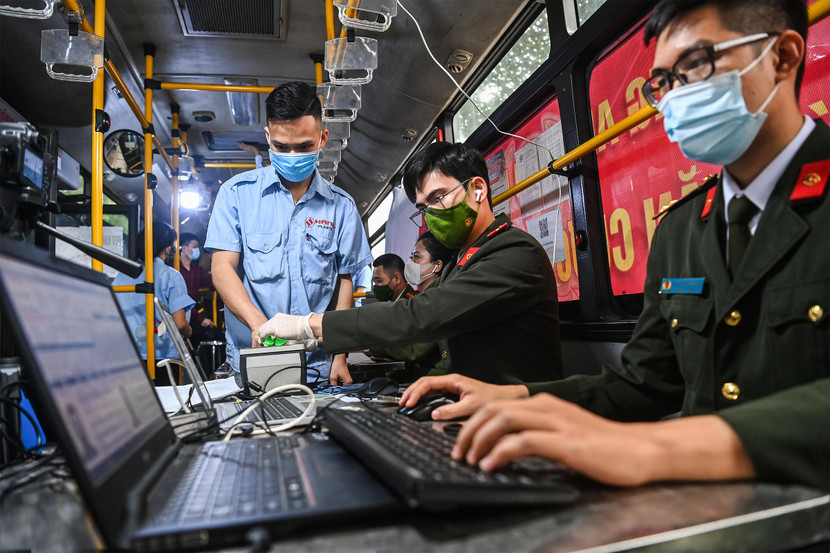 Hoàn thành 2 Dự án Cơ sở dữ liệu quốc gia về dân cư và Sản xuất, cấp, quản lý căn cước công dân gắp chíp Hoàn thành 2 Dự án Cơ sở dữ liệu quốc gia về dân cư và Sản xuất, cấp, quản lý căn cước công dân gắp chíp