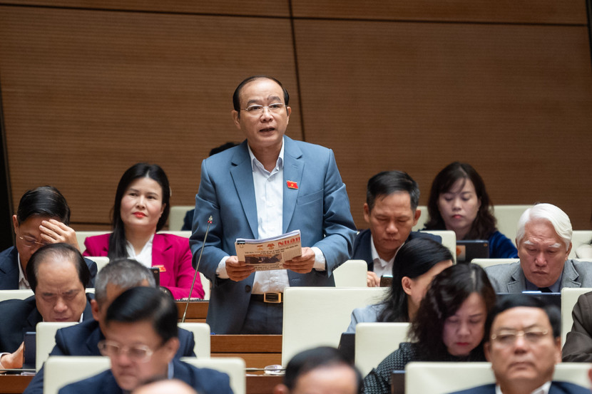 ĐBQH Lã Thanh Tân (đoàn Hải Phòng) thảo luận ĐBQH Lã Thanh Tân (đoàn Hải Phòng) thảo luận