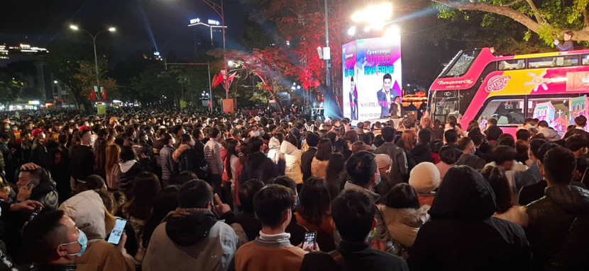 Chương trình đón năm mới "Vũ khúc ánh sáng" tại quảng trường Đông Kinh Nghĩa Thục