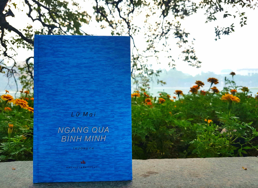 Tập trường ca &quot;Ngang qua bình minh&quot;