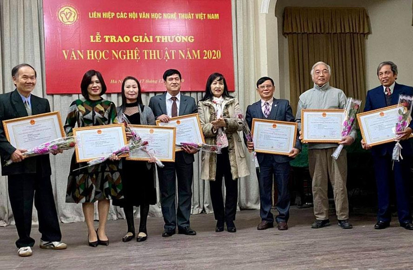 Các tác giả nhận Giải thưởng VHNT năm 2020 Các tác giả nhận Giải thưởng VHNT năm 2020