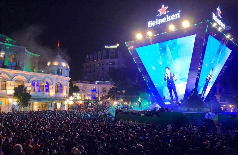 Chương trình đón năm mới tại quảng trường cách mạng tháng Tám