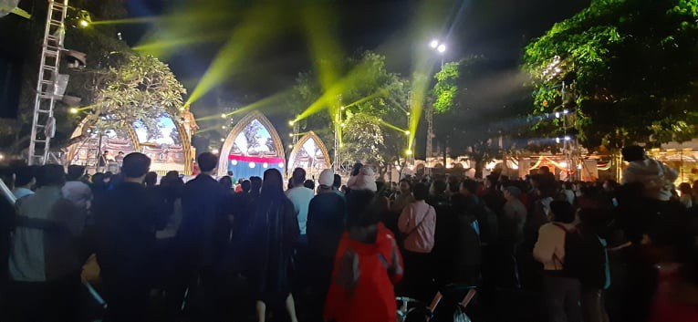 Lễ hội thu hút đông đảo du khách tham dự Lễ hội thu hút đông đảo du khách tham dự