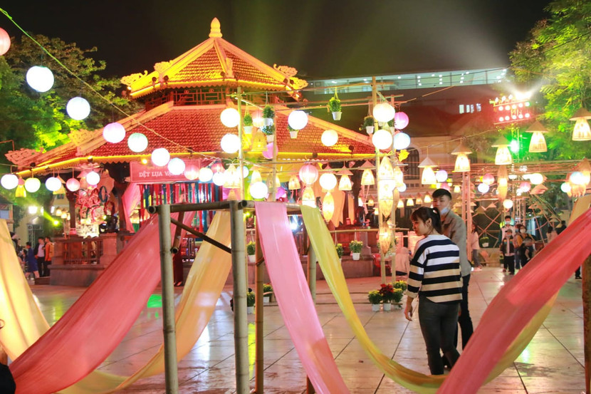 Không gian lung linh sắc màu của Lễ hội văn hóa dân gian trong đời sống đương đại Không gian lung linh sắc màu của Lễ hội văn hóa dân gian trong đời sống đương đại