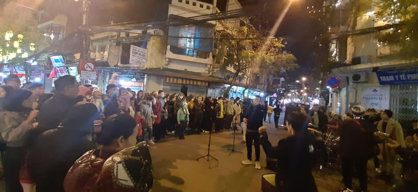 tại phố Tạ Hiện