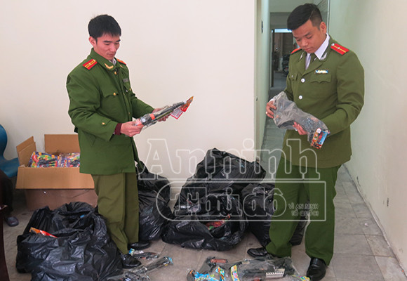 Buôn hàng “quốc cấm” để có tiền mua ma túy ảnh 2