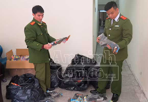 Buôn hàng “quốc cấm” để có tiền mua ma túy ảnh 2