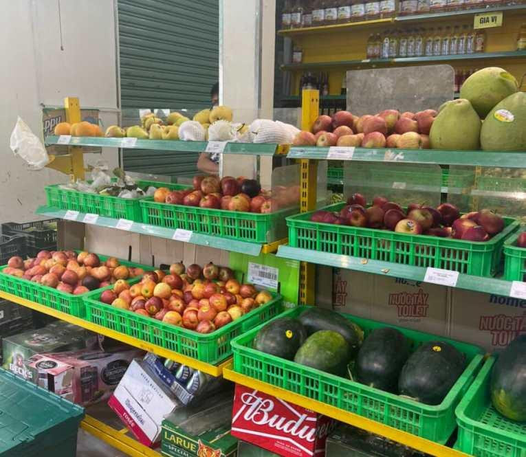 Các siêu thị tại TP HCM nhanh chóng bổ sung hàng hóa để phục vụ người dân Các siêu thị tại TP HCM nhanh chóng bổ sung hàng hóa để phục vụ người dân