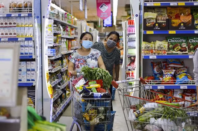 Siêu thị tại TP HCM bổ sung nguồn hàng để phục vụ người dân Siêu thị tại TP HCM bổ sung nguồn hàng để phục vụ người dân