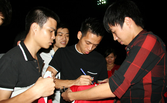 Có người trả 68 triệu cho chiếc áo của "Running man" ảnh 8 Có người trả 68 triệu cho chiếc áo của "Running man" ảnh 8