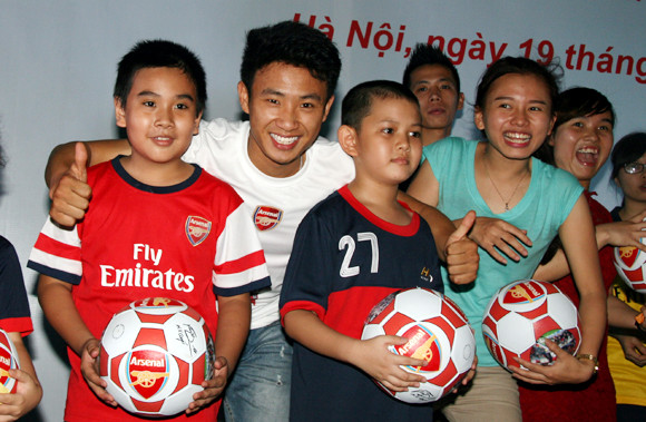 Có người trả 68 triệu cho chiếc áo của "Running man" ảnh 4 Có người trả 68 triệu cho chiếc áo của "Running man" ảnh 4