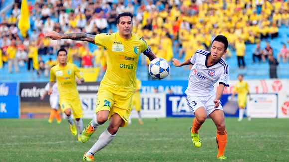 "Gà son" Gonzalo lập cú đúp đưa Hà Nội T&T lên đỉnh V-League ảnh 2