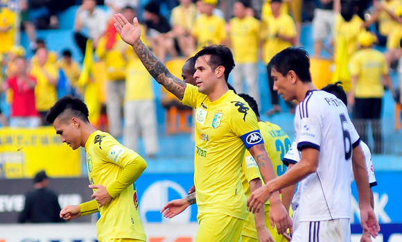 "Gà son" Gonzalo lập cú đúp đưa Hà Nội T&T lên đỉnh V-League ảnh 4