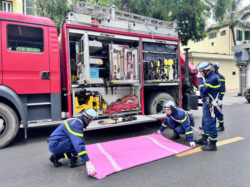 Kiểm tra các phương tiện, thiết bị, dụng cụ sẵn sàng phục vụ công tác chiến đấu