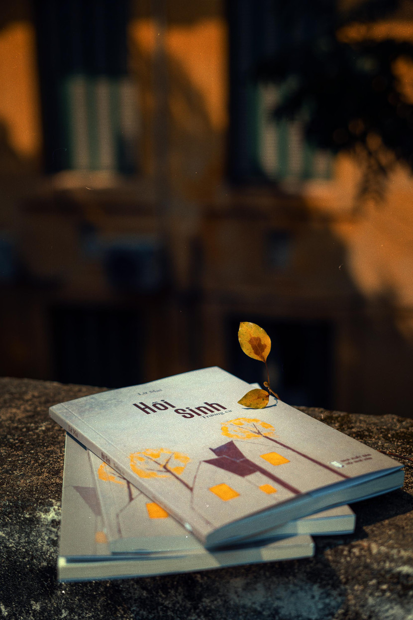 Trường ca "Hồi sinh" viết về những câu chuyện xúc động trong đại dịch Trường ca "Hồi sinh" viết về những câu chuyện xúc động trong đại dịch