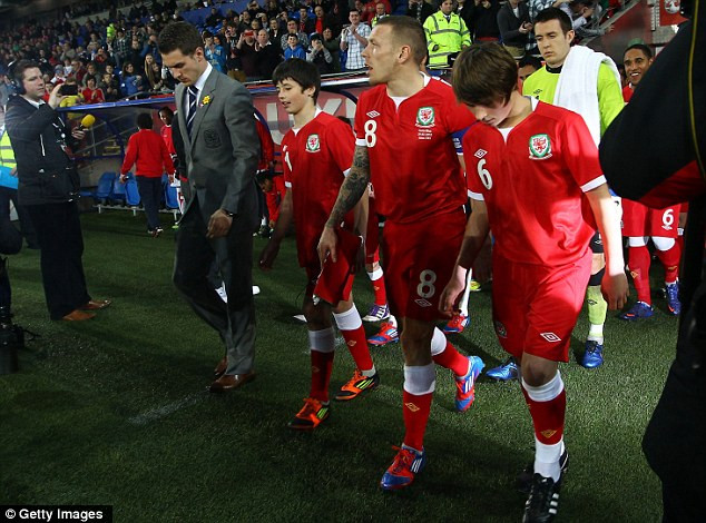 Đội bóng xứ Wale tưởng nhớ Speed trước trận đấu ảnh 2