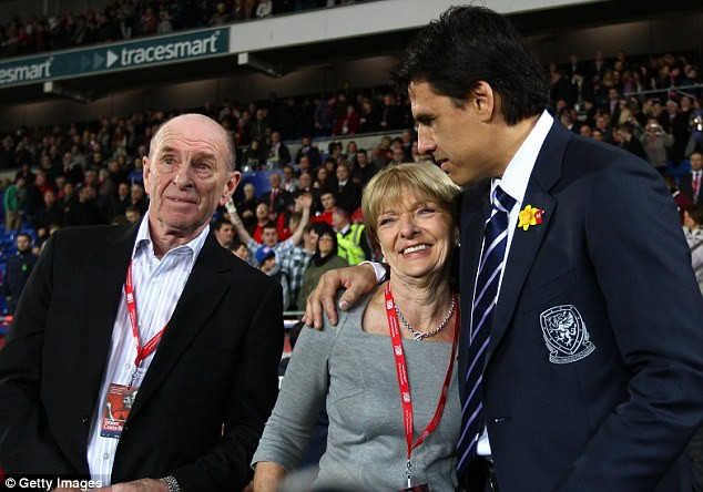 Đội bóng xứ Wale tưởng nhớ Speed trước trận đấu ảnh 4