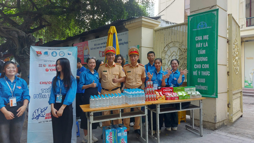 Từng gương mặt rạng rỡ tại các điểm thi...