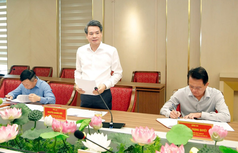 Trưởng ban Nội chính Thành ủy Hà Nội Nguyễn Quang Đức báo cáo tại phiên họp