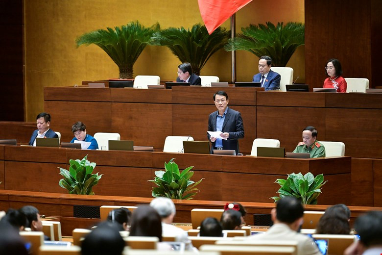 Bộ trưởng Bộ Công an Lương Tam Quang báo cáo trước Quốc hội Bộ trưởng Bộ Công an Lương Tam Quang báo cáo trước Quốc hội