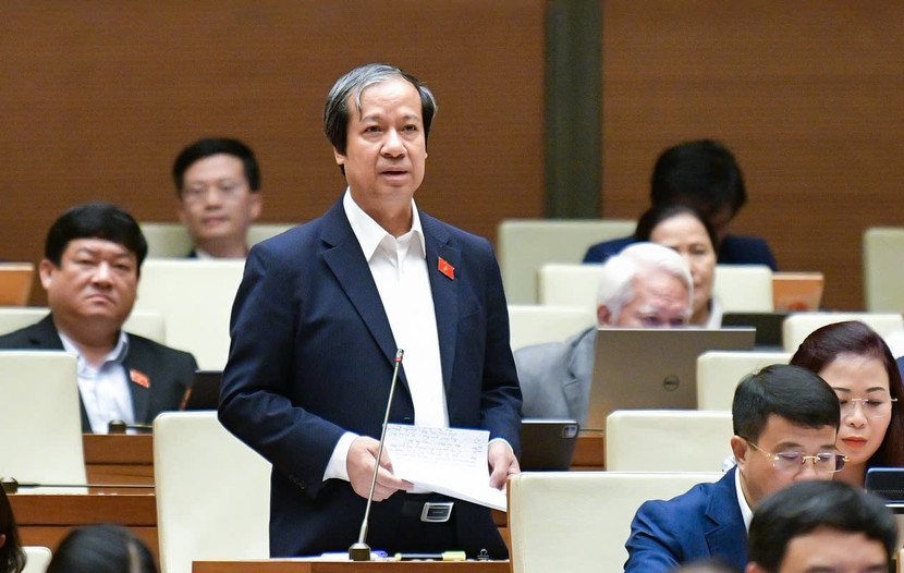 Bộ trưởng Bộ GD&ĐT Nguyễn Kim Sơn phát biểu tại Quốc hội Bộ trưởng Bộ GD&ĐT Nguyễn Kim Sơn phát biểu tại Quốc hội