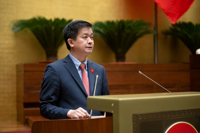 Tổng Thư ký Quốc hội Lê Quang Tùng trình bày dự thảo Nghị quyết