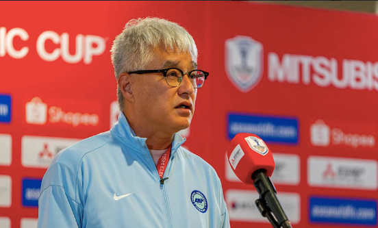 HLV Tsutomu Ogura cho rằng Singapore kém may mắn trong trận thua Việt Nam 0-2 HLV Tsutomu Ogura cho rằng Singapore kém may mắn trong trận thua Việt Nam 0-2