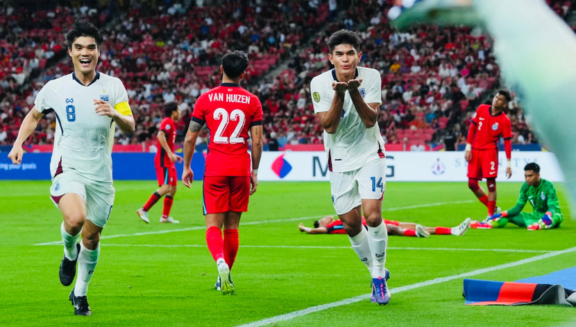 Thái Lan thắng ngược Singapore 4-2 để vào bán kết với tư cách nhất bảng A Thái Lan thắng ngược Singapore 4-2 để vào bán kết với tư cách nhất bảng A