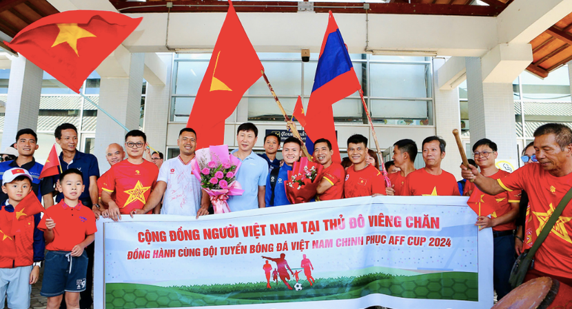 Đội tuyển Việt Nam được chào đón nồng nhiệt tại Lào