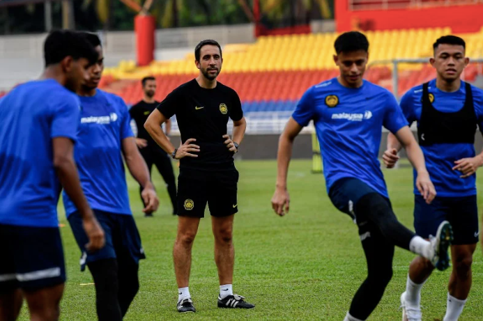 HLV Pau Marti Vicente tuyên bố từ chức ngay sau AFF Cup 2024 để nhường chỗ cho một HLV mới, theo kế hoạch của FAM